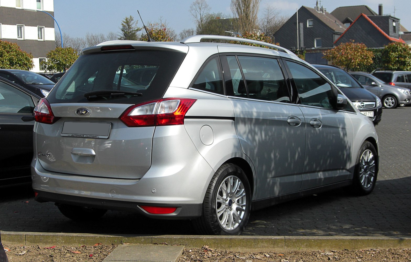 Rear and side view with sliding doors and roof rails