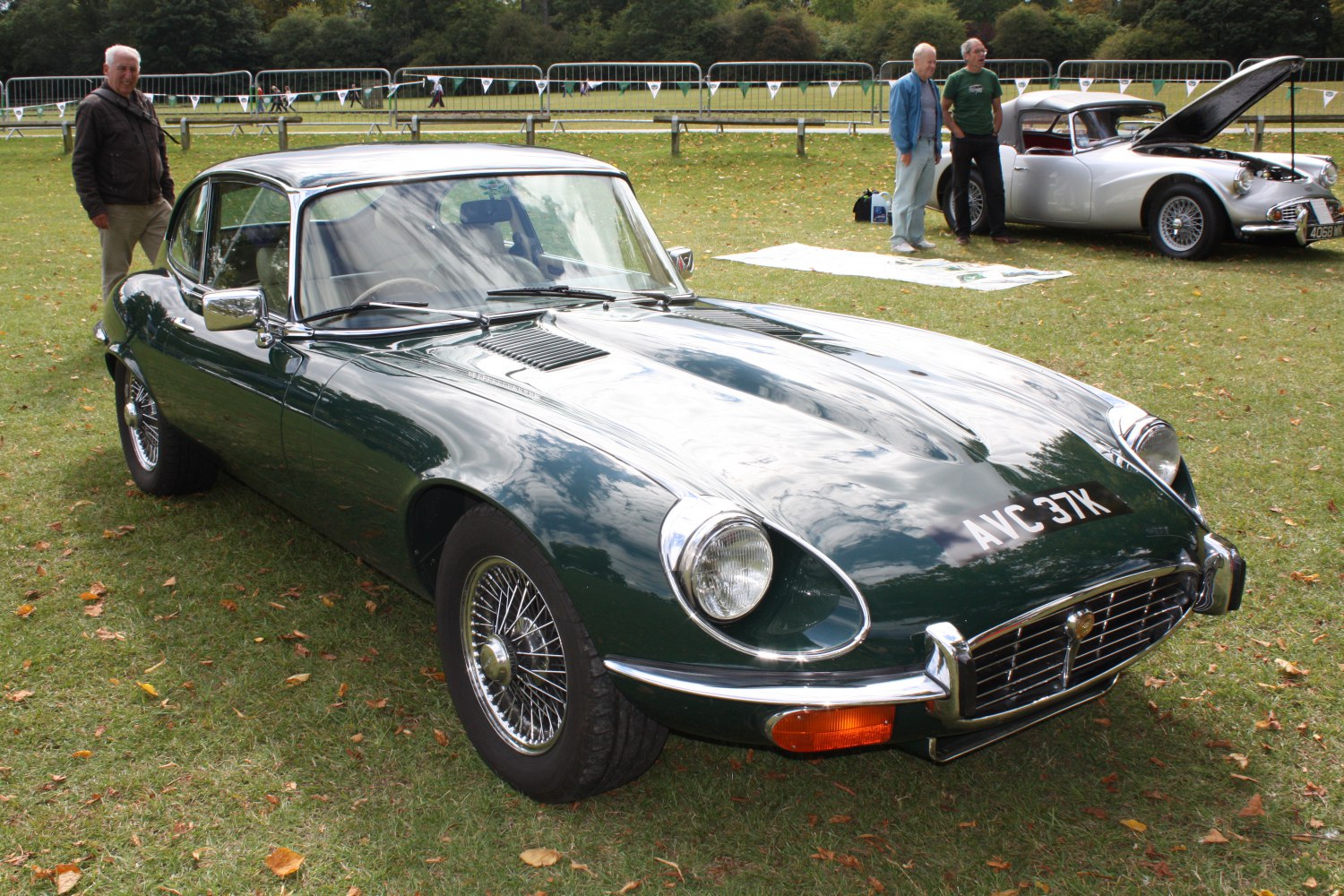 Glossy classic coupe with wire wheels and streamlined hood