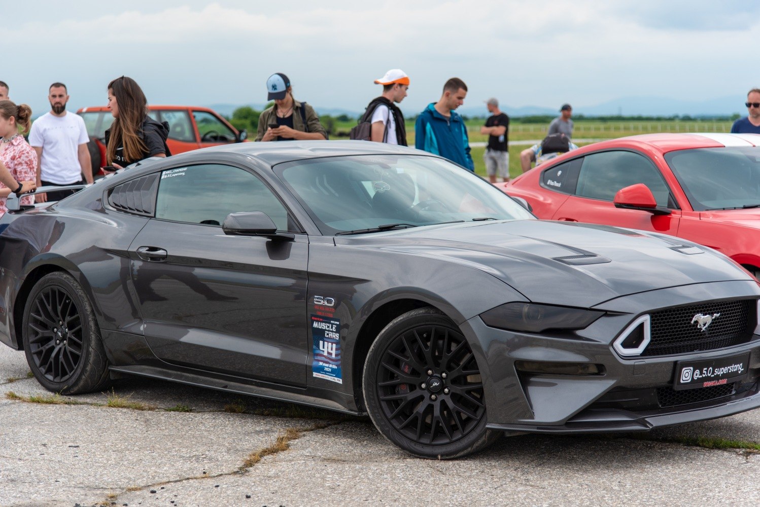 Hexagonal front grille and black multi-spoke alloy wheels on a sporty coupe