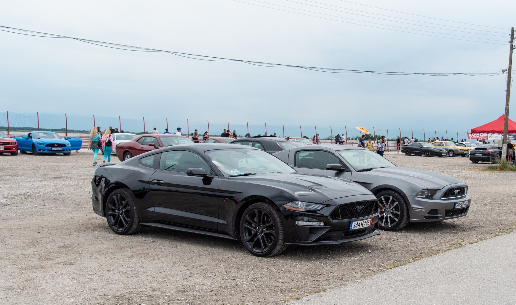 Black Mustang VI facelift 2017 side profile with alloy wheels