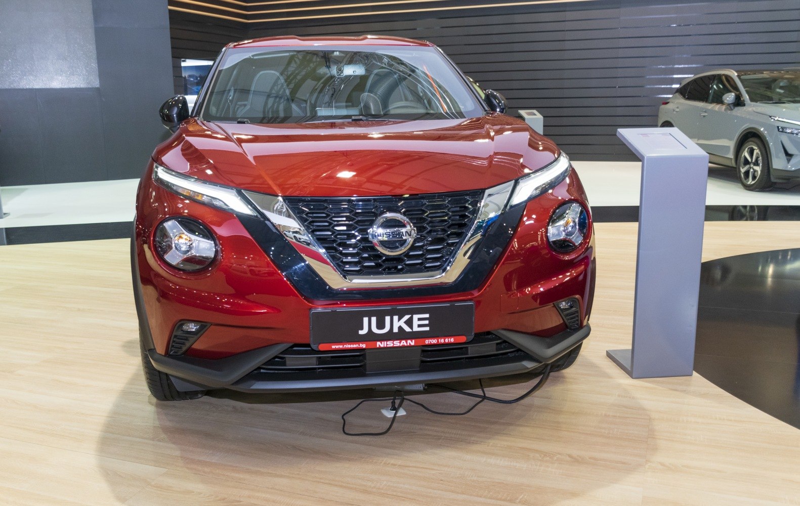 Distinctive split headlight and honeycomb front grille design