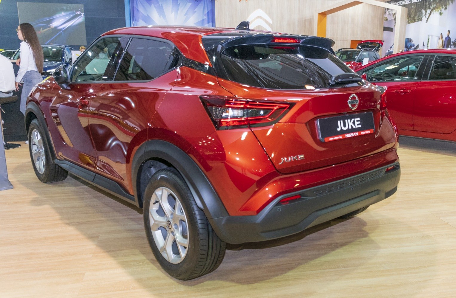 Rear side view with angular taillights and sporty rear design of a compact SUV.