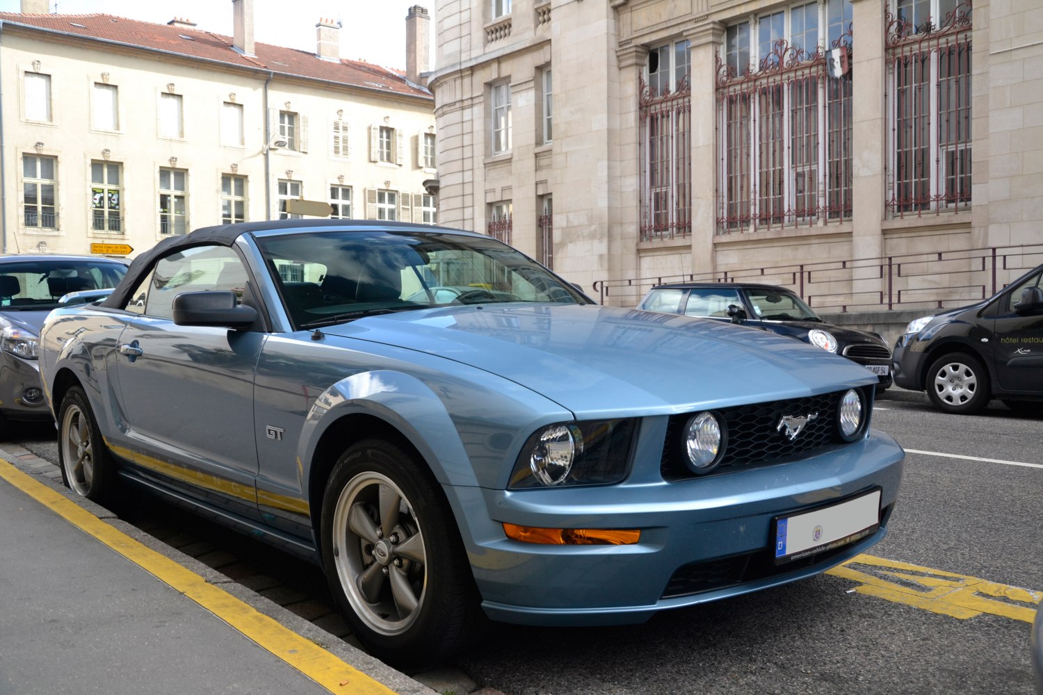 Front-side view of soft top convertible with distinctive grille and sporty design