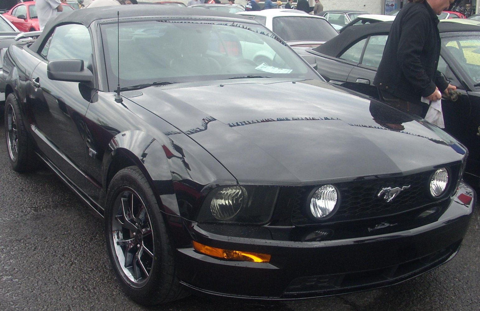 Front view showing round headlights and convertible roof