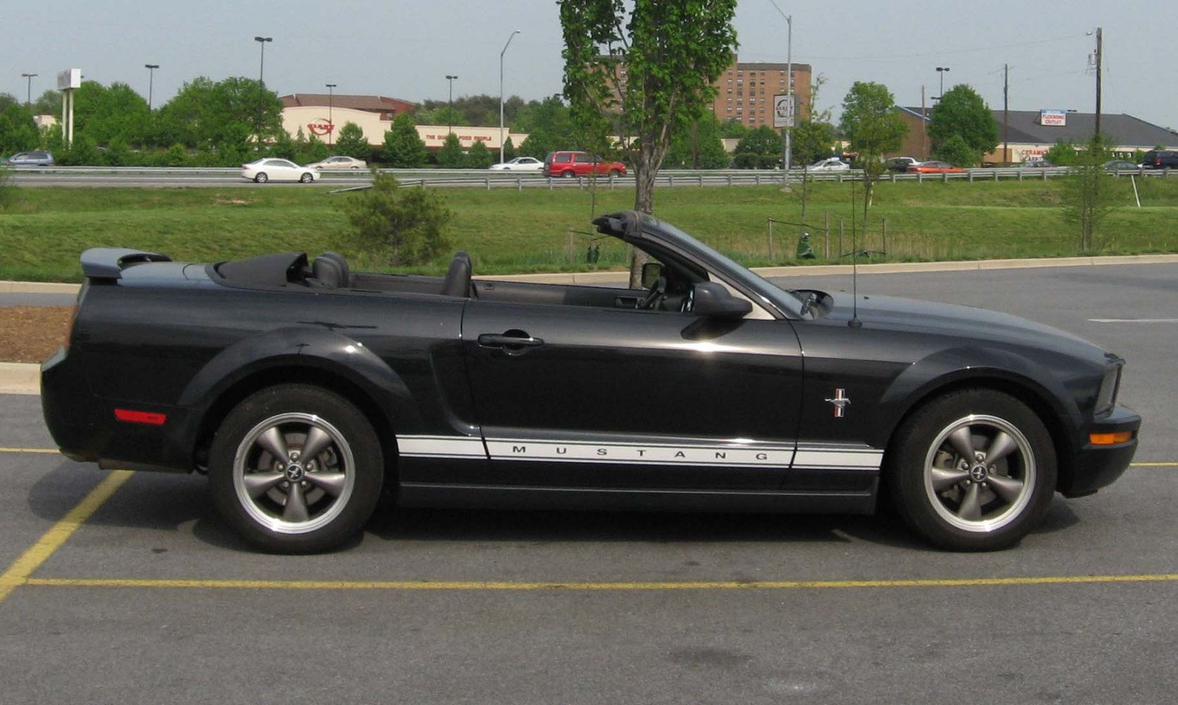 Convertible with side racer stripes and sporty design