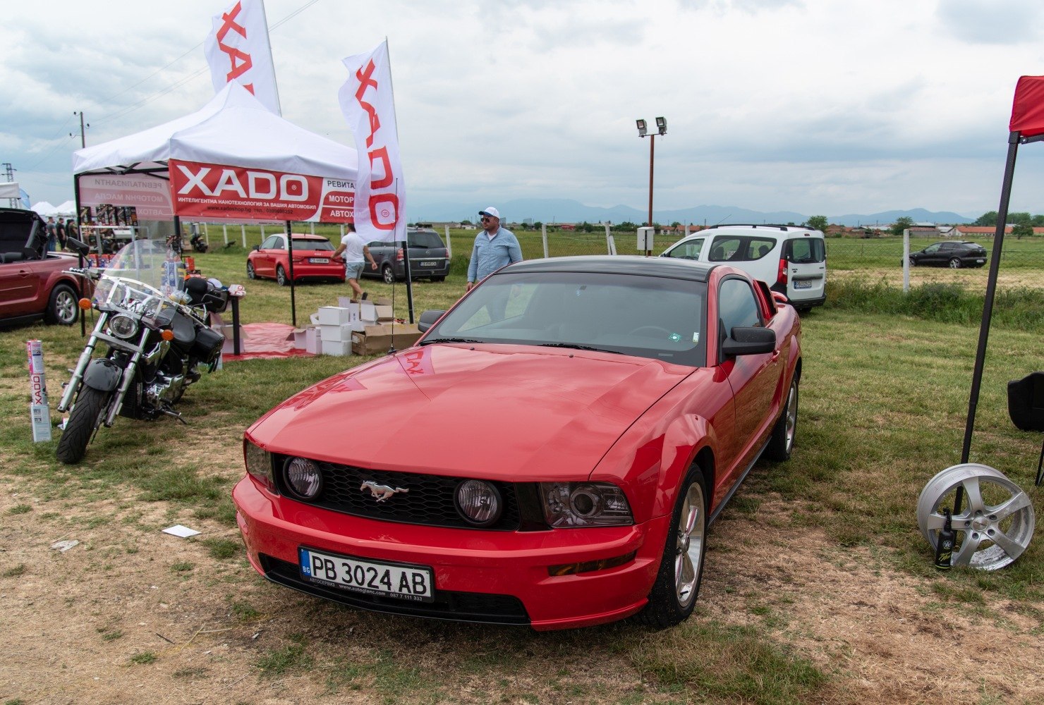 Front view of red Mustang with black roof and distinctive grille