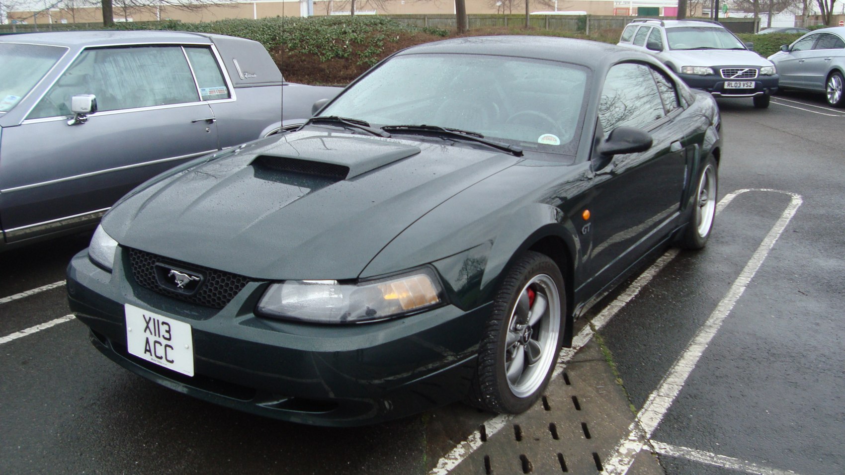 Hood scoop and alloy wheels on a coupe car