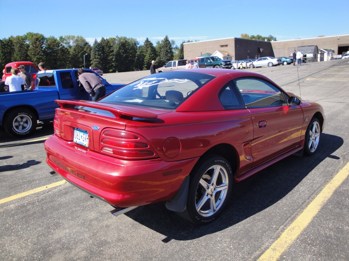 Rear spoiler, five-spoke alloy wheels, red sporty coupe