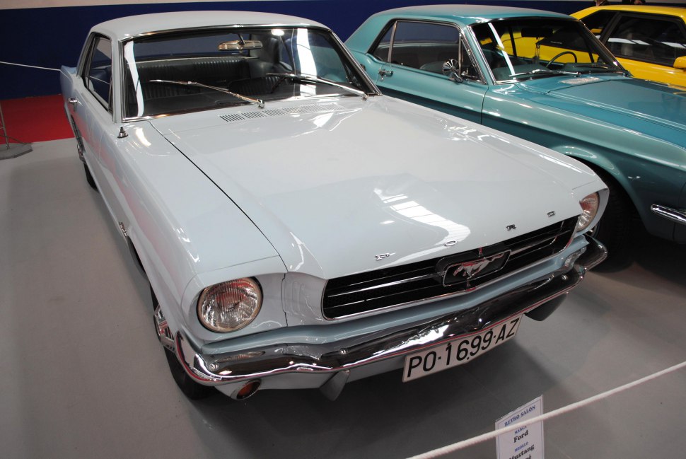 Front view with iconic grille and round headlights