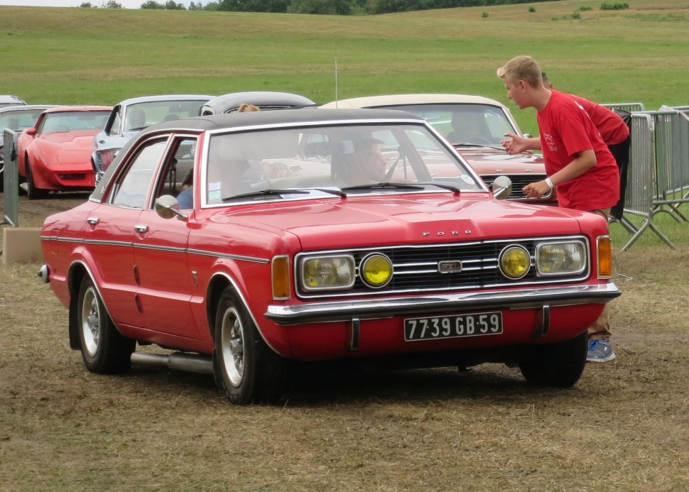 Front view of a vintage sedan with rectangular headlights and yellow fog lights