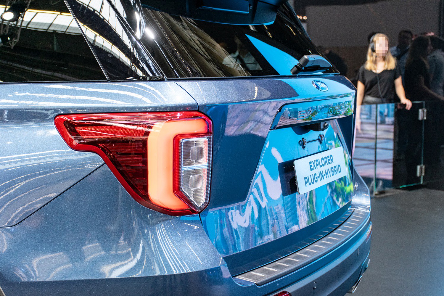 Rear tail light and plug-in hybrid badge on SUV
