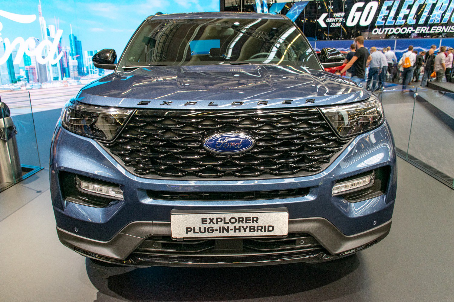 Front grille and headlights of a plug-in hybrid SUV