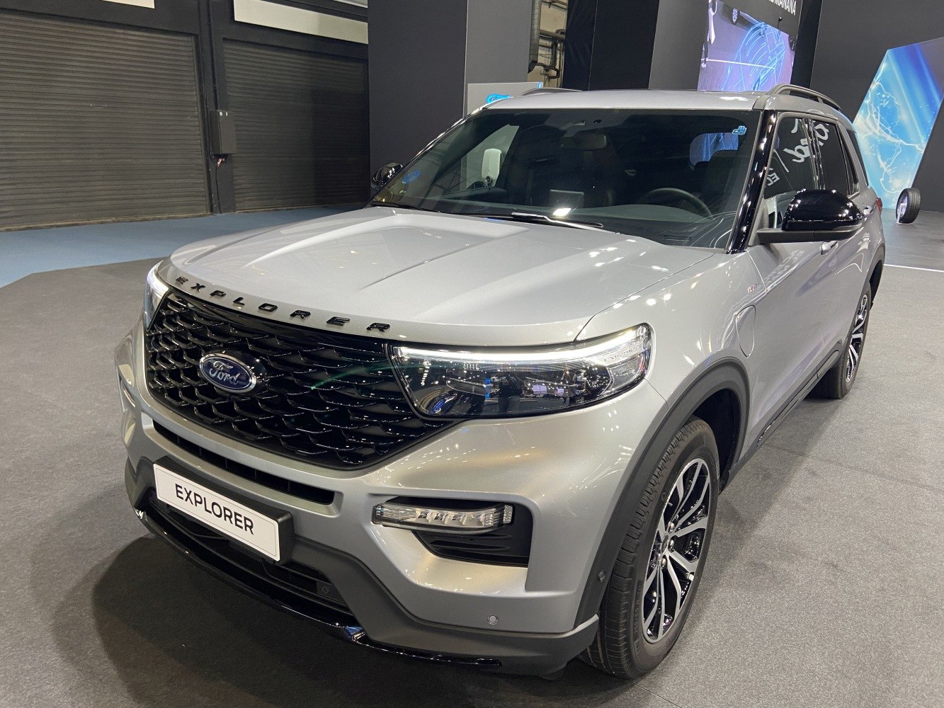Front view of SUV with bold grille and LED headlights