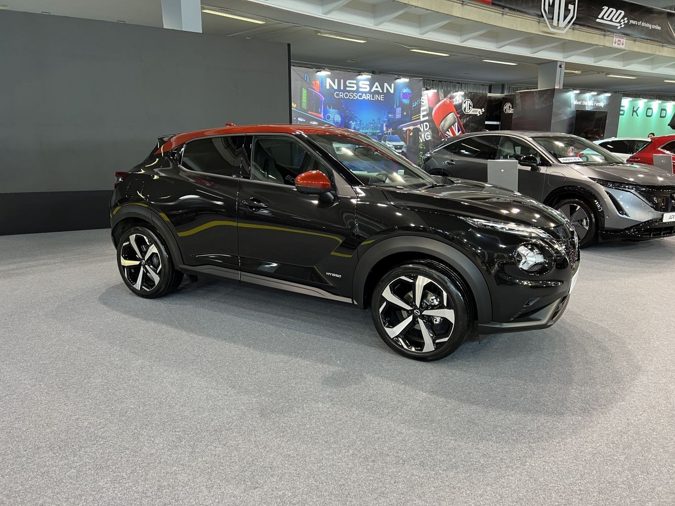 Side profile of a hybrid compact SUV with two-tone roof and alloy wheels
