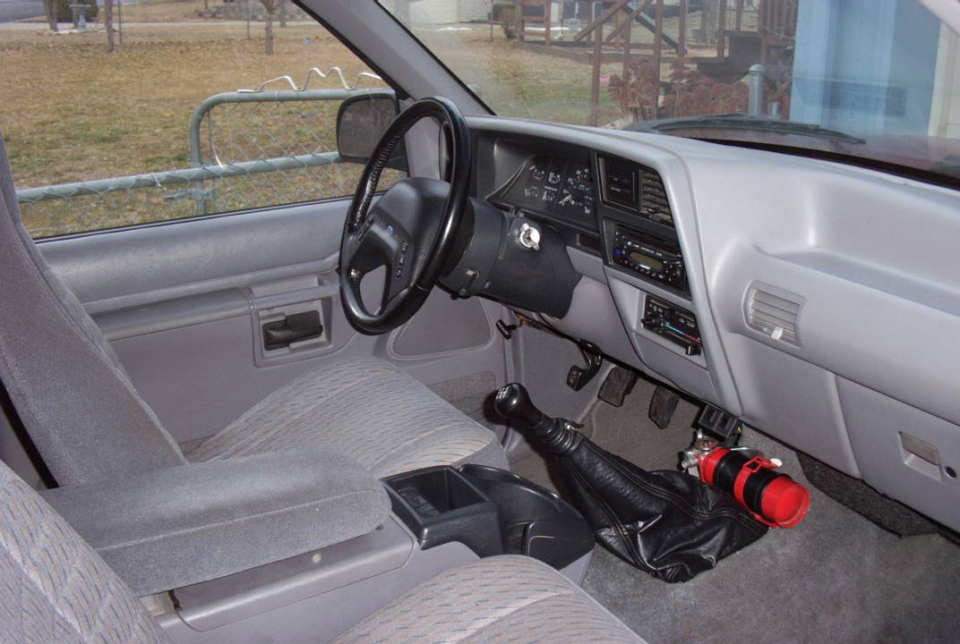 Manual transmission, dashboard, and fabric seats in SUV interior