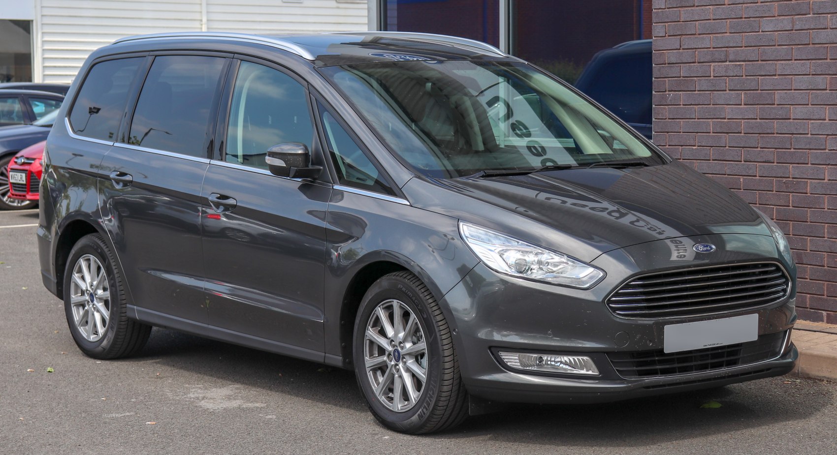 Front side view of MPV with alloy wheels and streamlined design