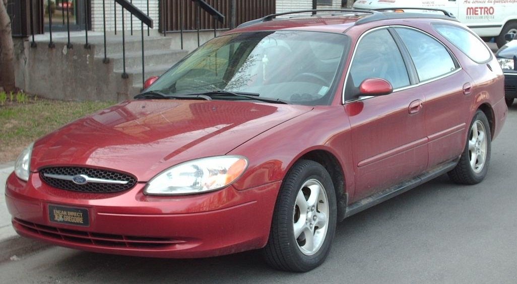Side and front view of a mid-2000s classic station wagon with smooth body lines.