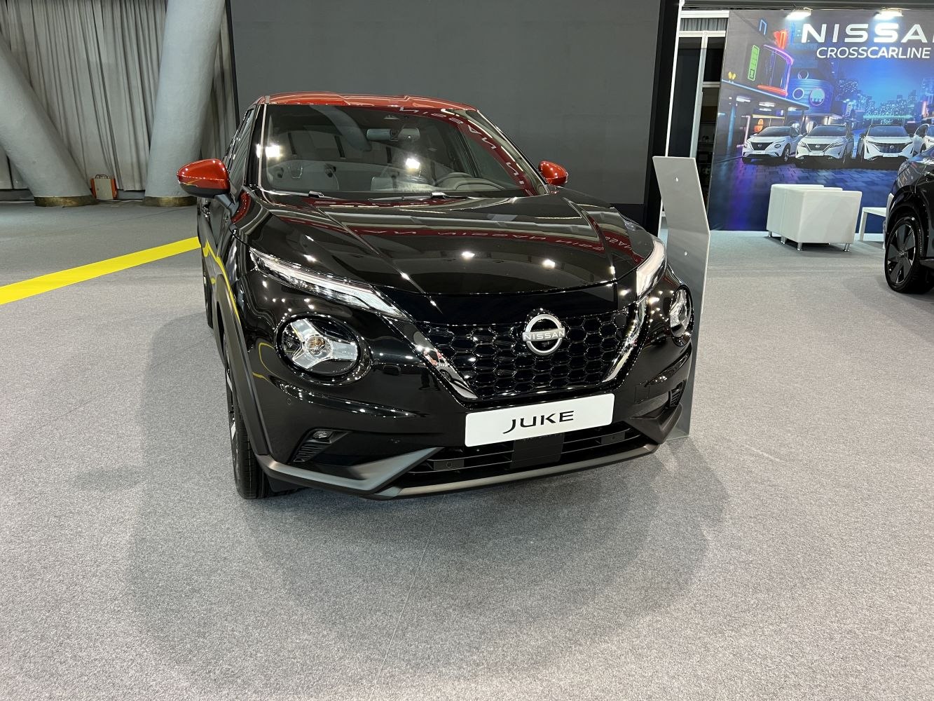 Front view with LED daytime running lights and round main headlamps