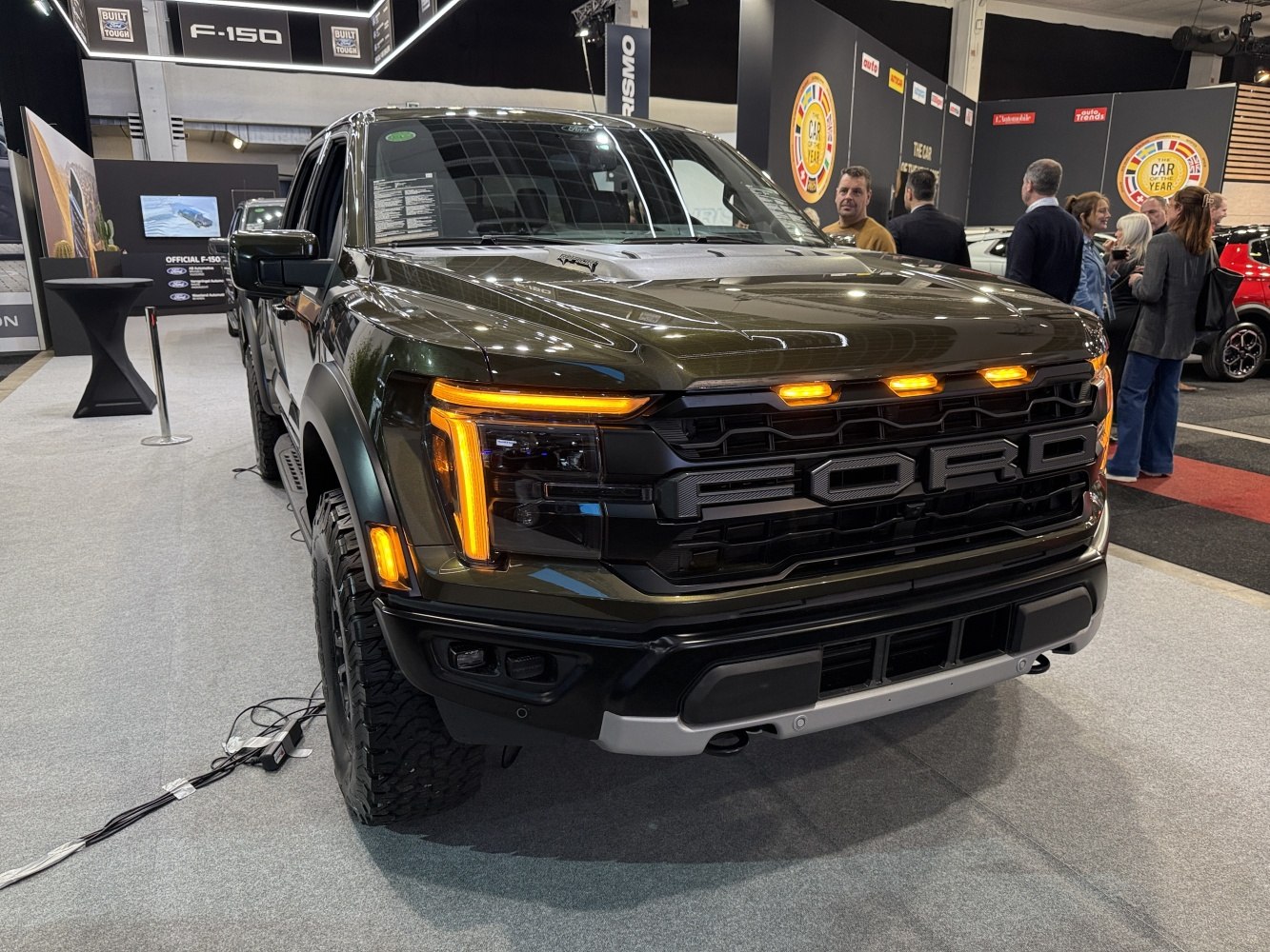 Illuminated front grille and advanced LED headlight design