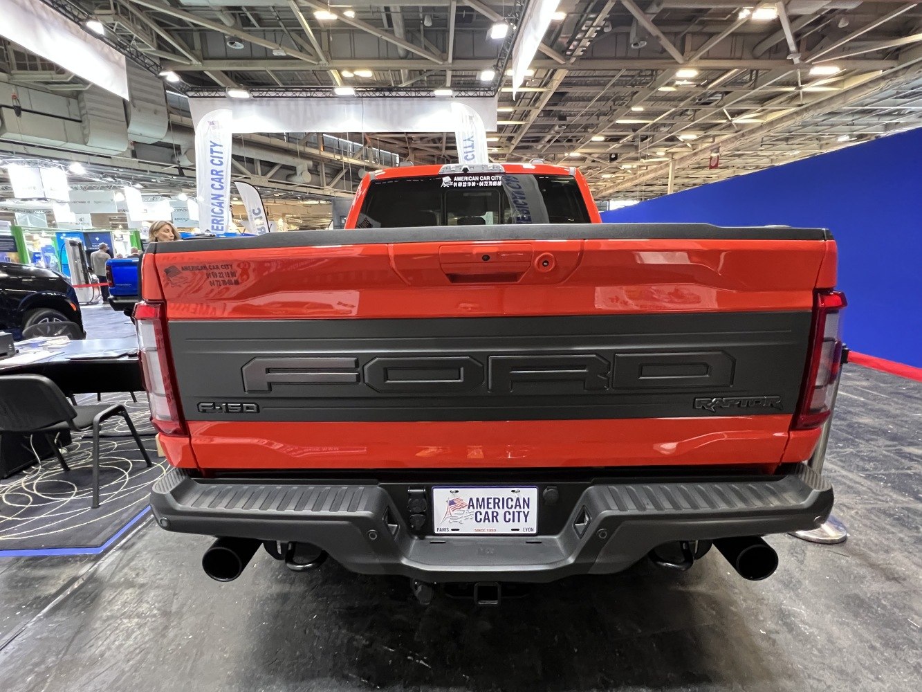 Rear tailgate with embossed FORD logo and dual exhaust pipes