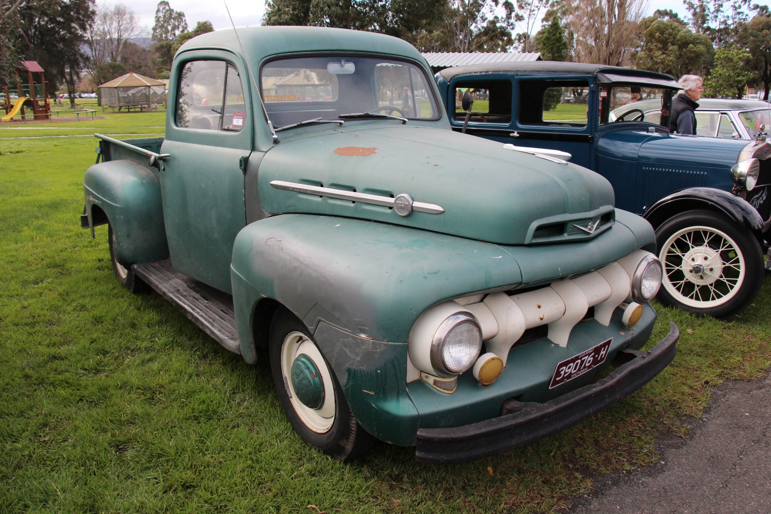 Rounded fenders, retro front grille, classic headlight design on vintage pickup
