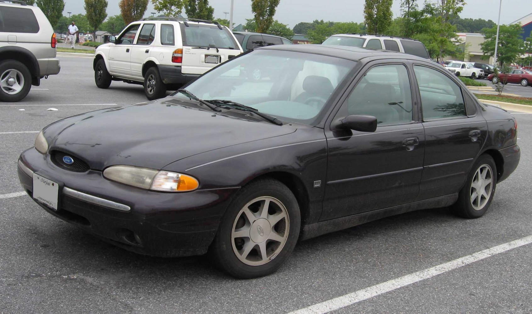Mid-90s sedan with oval headlights and 5-spoke wheels