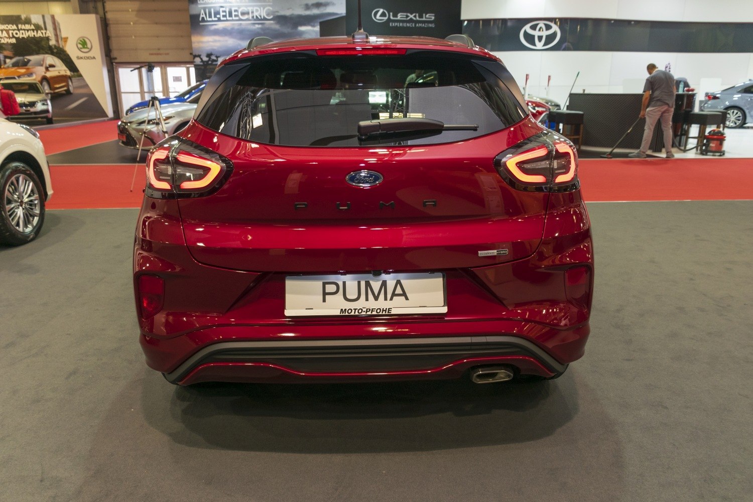 Illuminated LED tail lights and rear design of a compact SUV