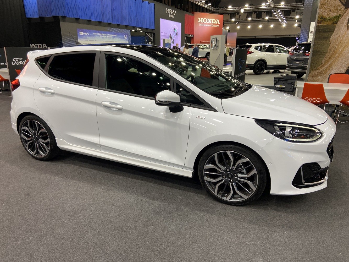 White sporty 5-door hatchback with alloy wheels