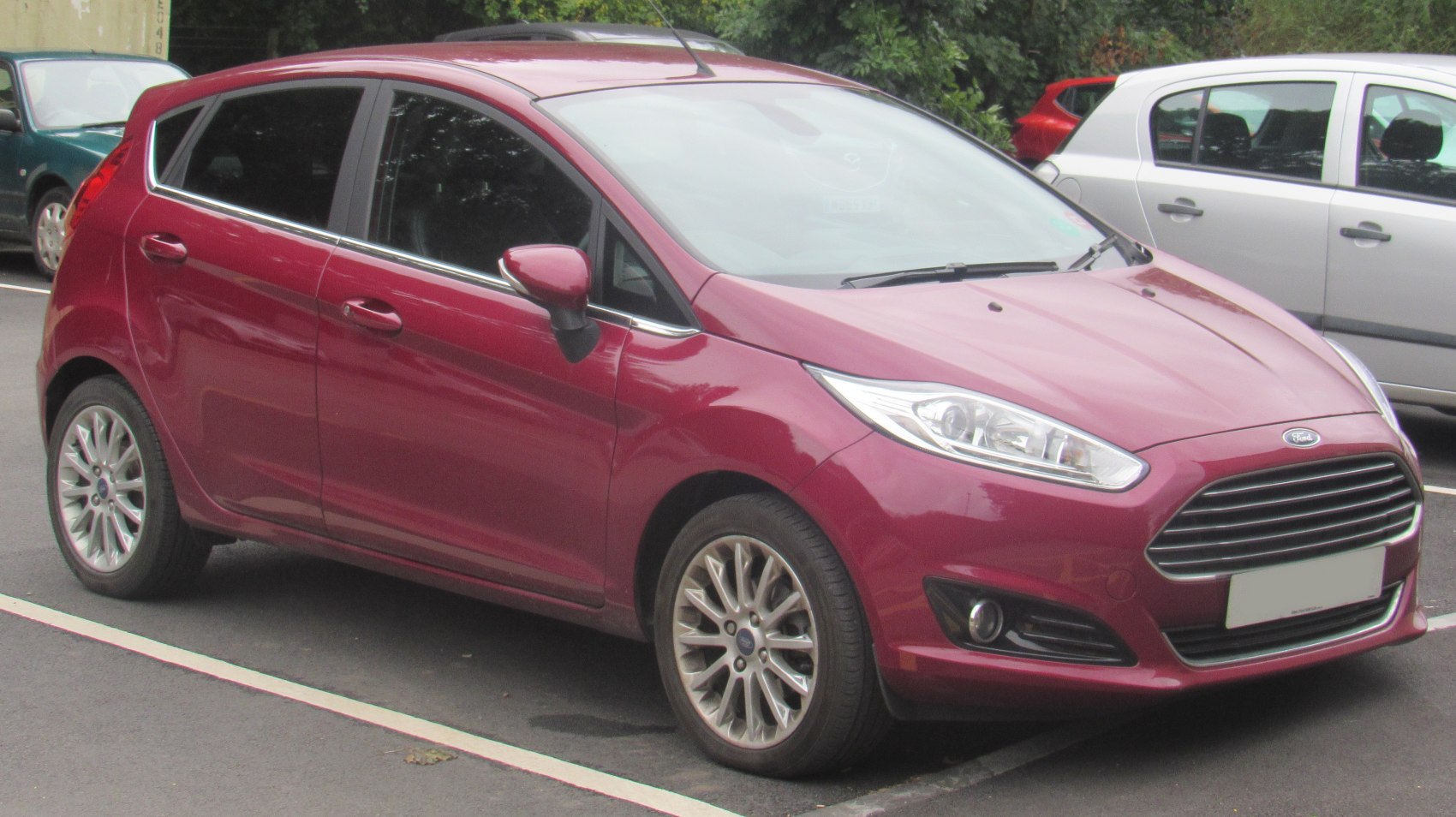5-door hatchback with facelift front grille and alloy wheels