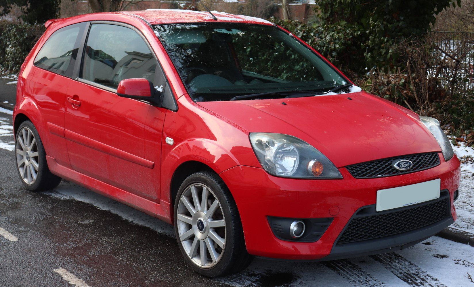 Compact 3-door hatchback with sporty alloy wheels and fog lights