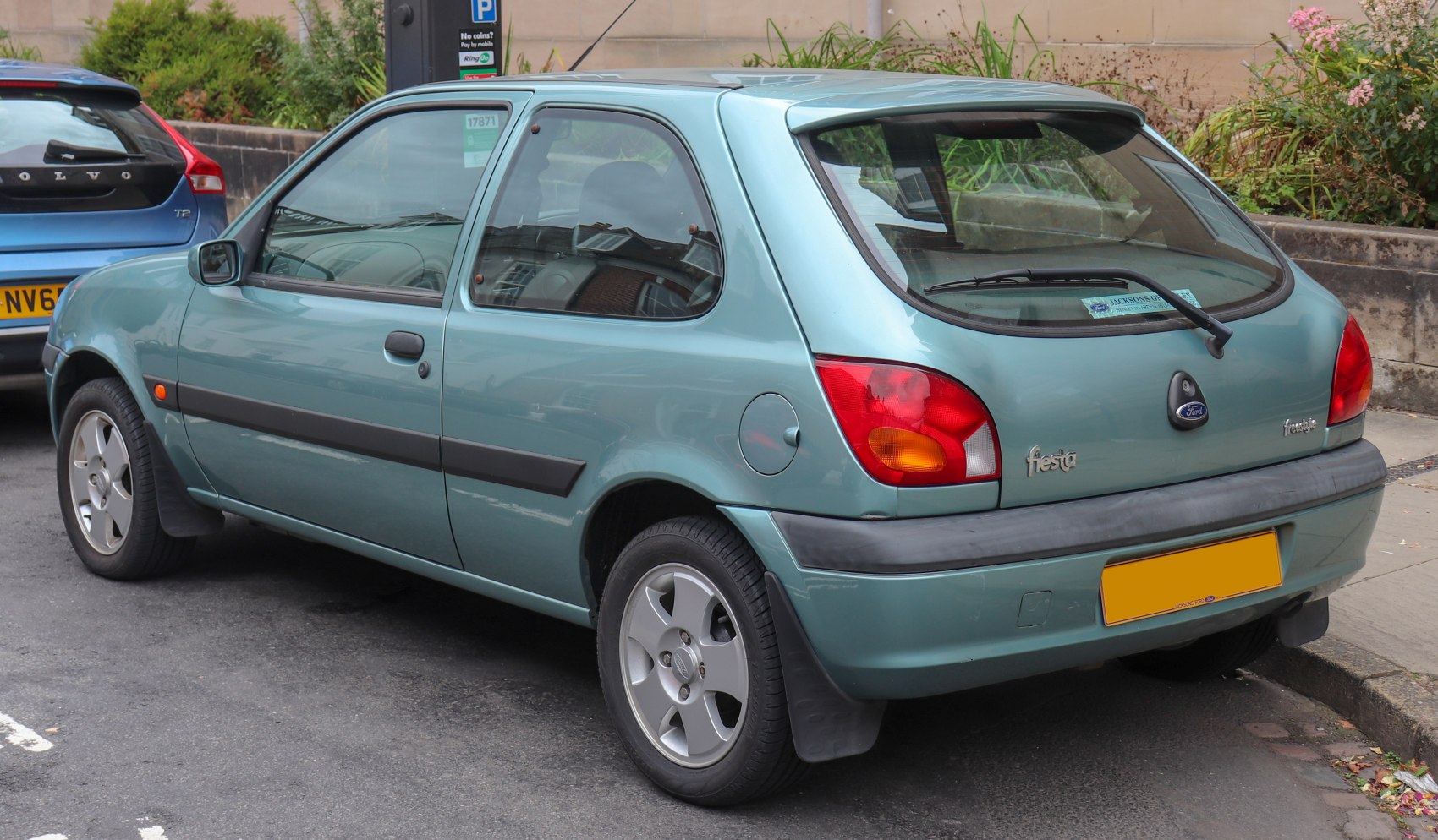 3-door hatchback rear-side view with alloy wheels and rear window wiper