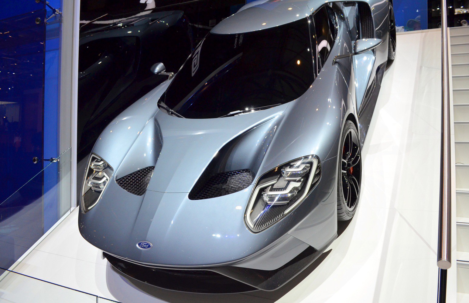Aerodynamic front with vents and LED headlights