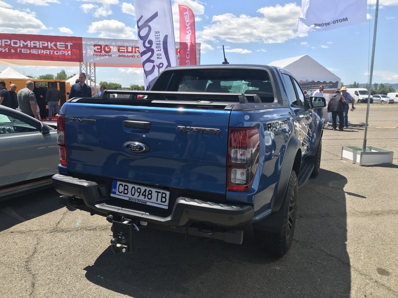Rear view of pickup with towing hitch and tailgate