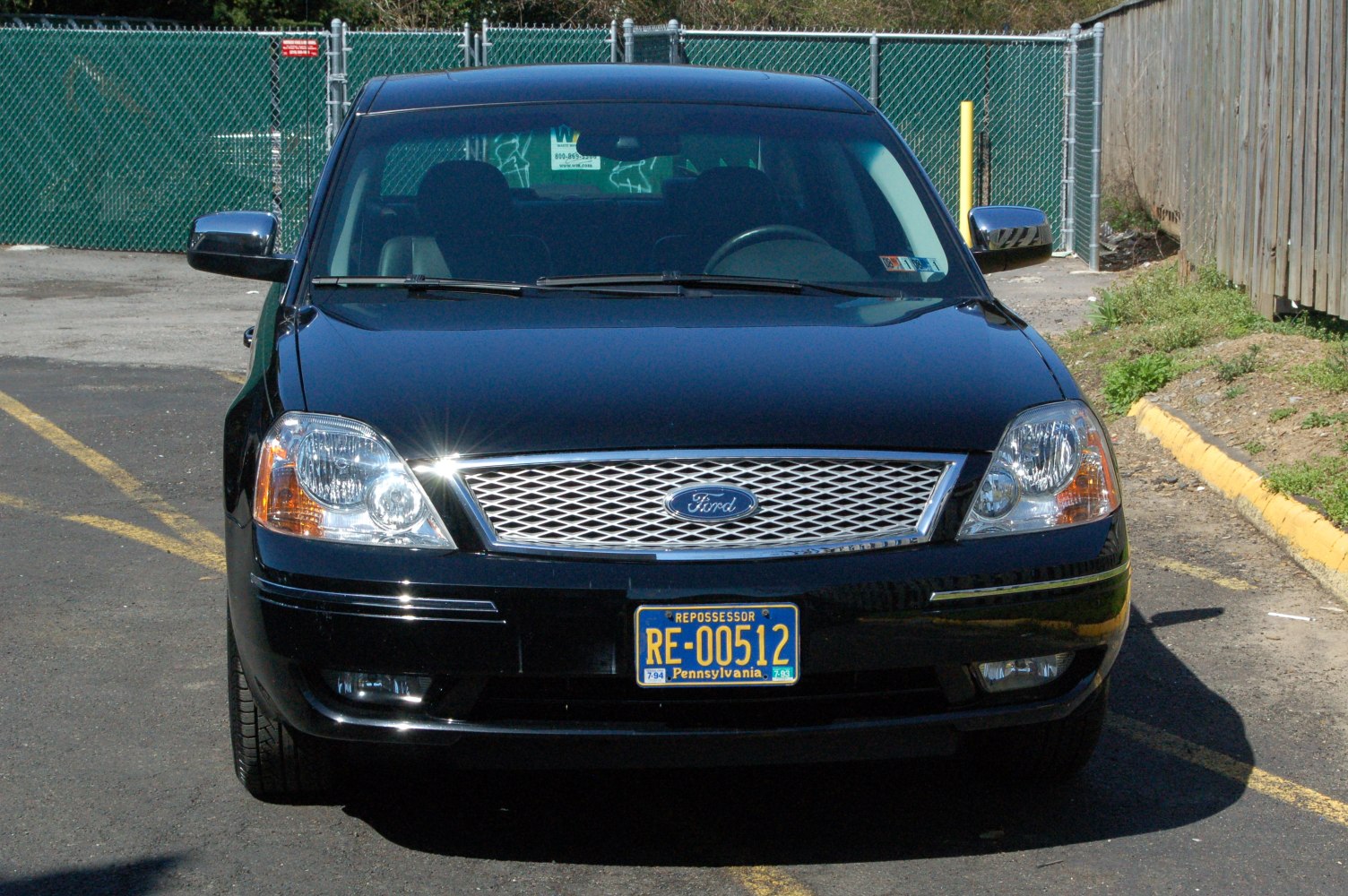 2005 sedan front with chrome mesh grille and dual headlights