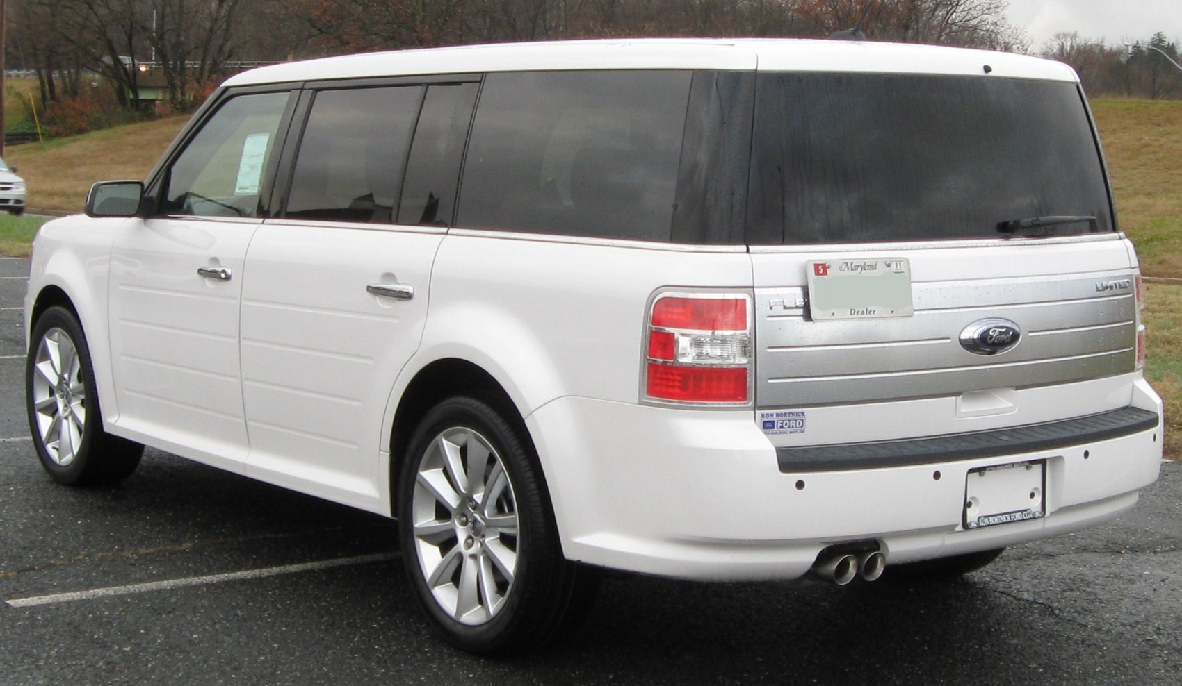 Boxy rear side with dual exhaust and tinted windows