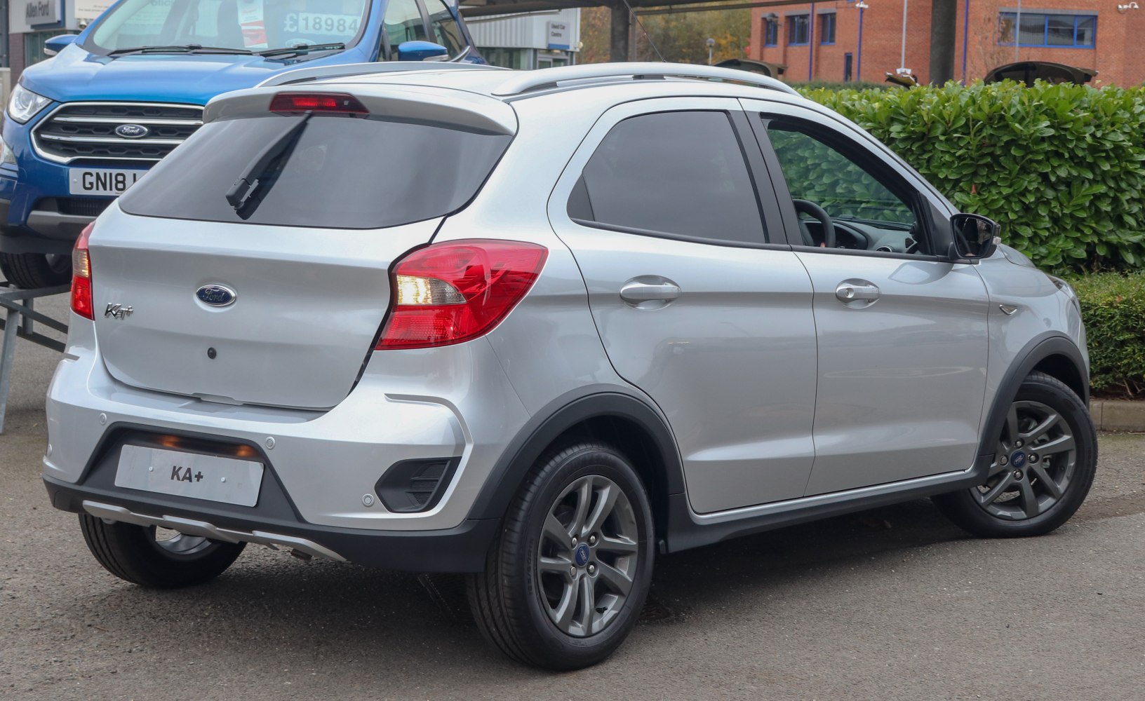 Rear and side profile of a hatchback with alloy wheels and roof rails