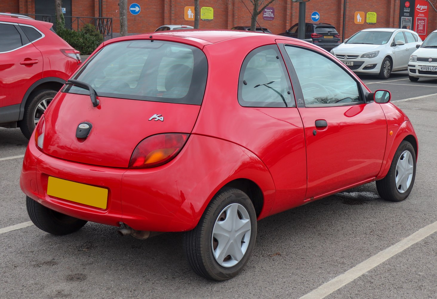 Compact hatchback with rounded rear and single rear windshield wiper
