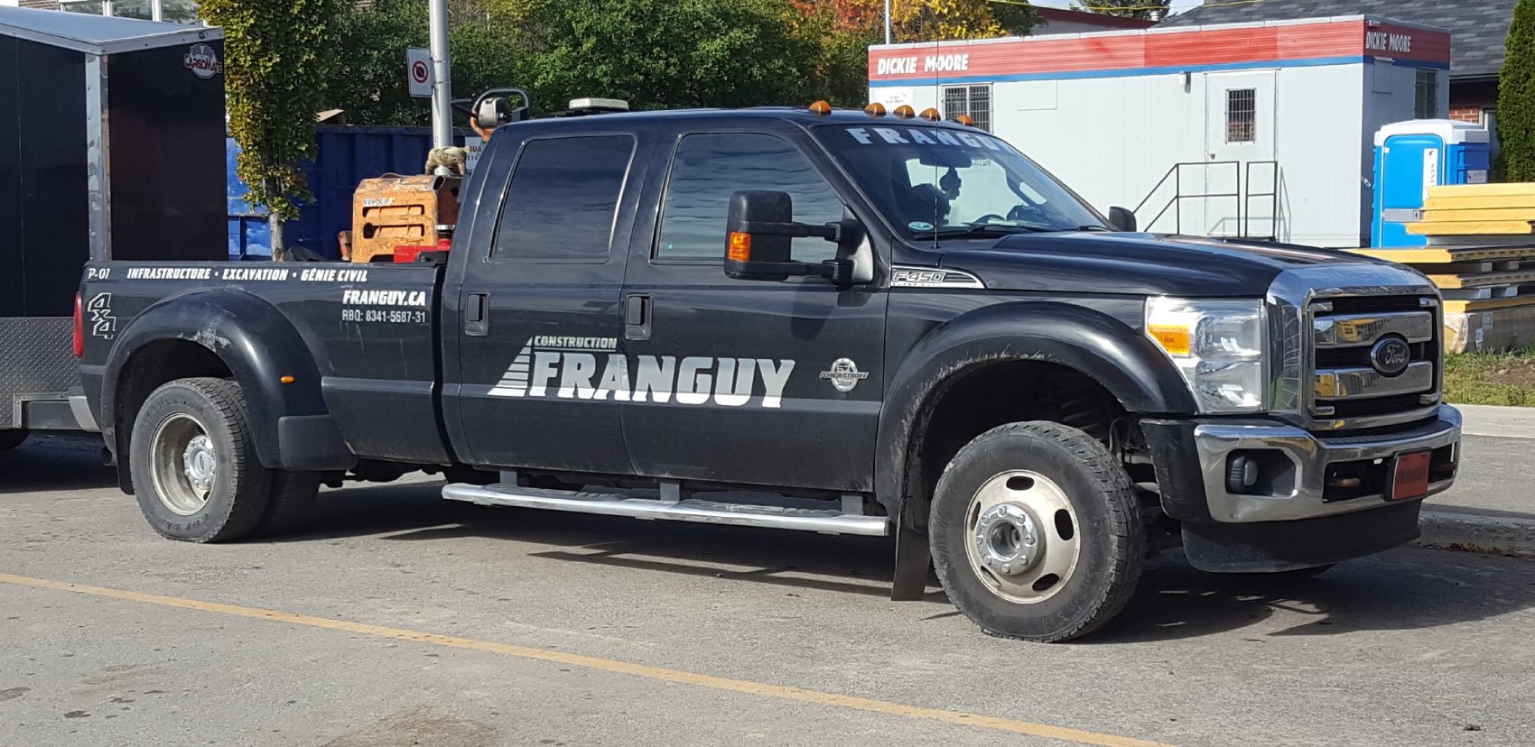 Heavy duty pickup with crew cab and dually rear wheels