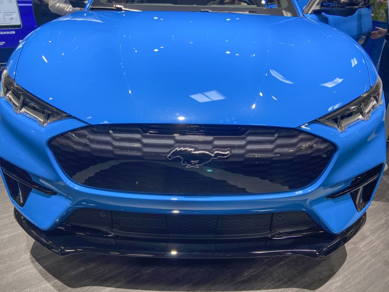 Hexagonal front grille with Mustang emblem and sleek LED headlights.