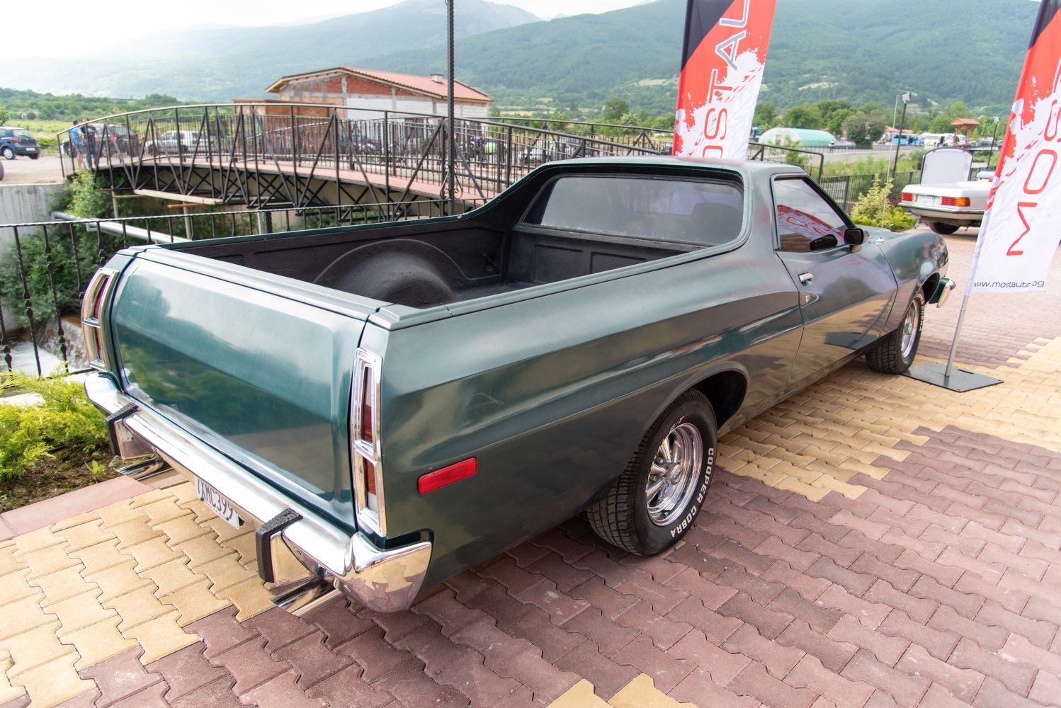 Pickup bed and rear design with classic chrome bumper and lights