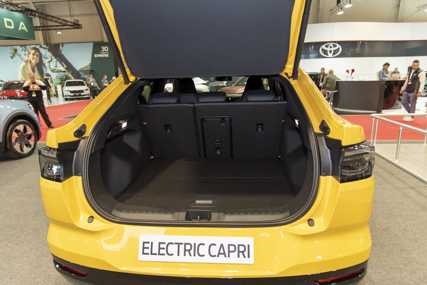 Spacious rear trunk of an electric hatchback with open hatchback door