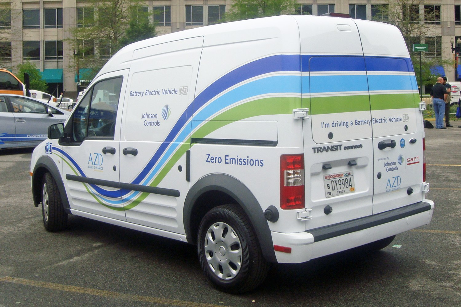 Battery electric panel van with zero emissions and L2H2 extended body