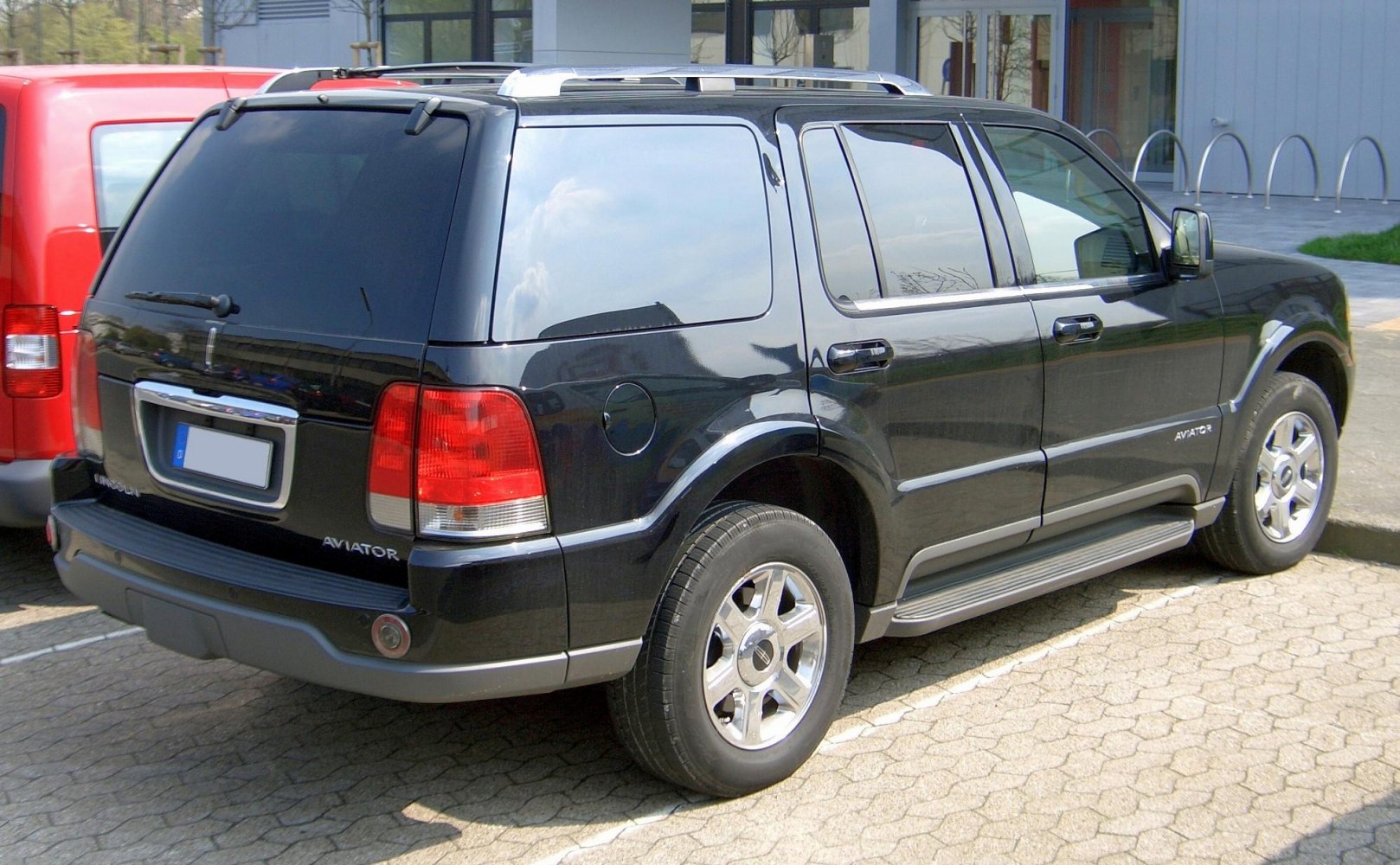 Rear and side profile with roof rack and alloy wheels