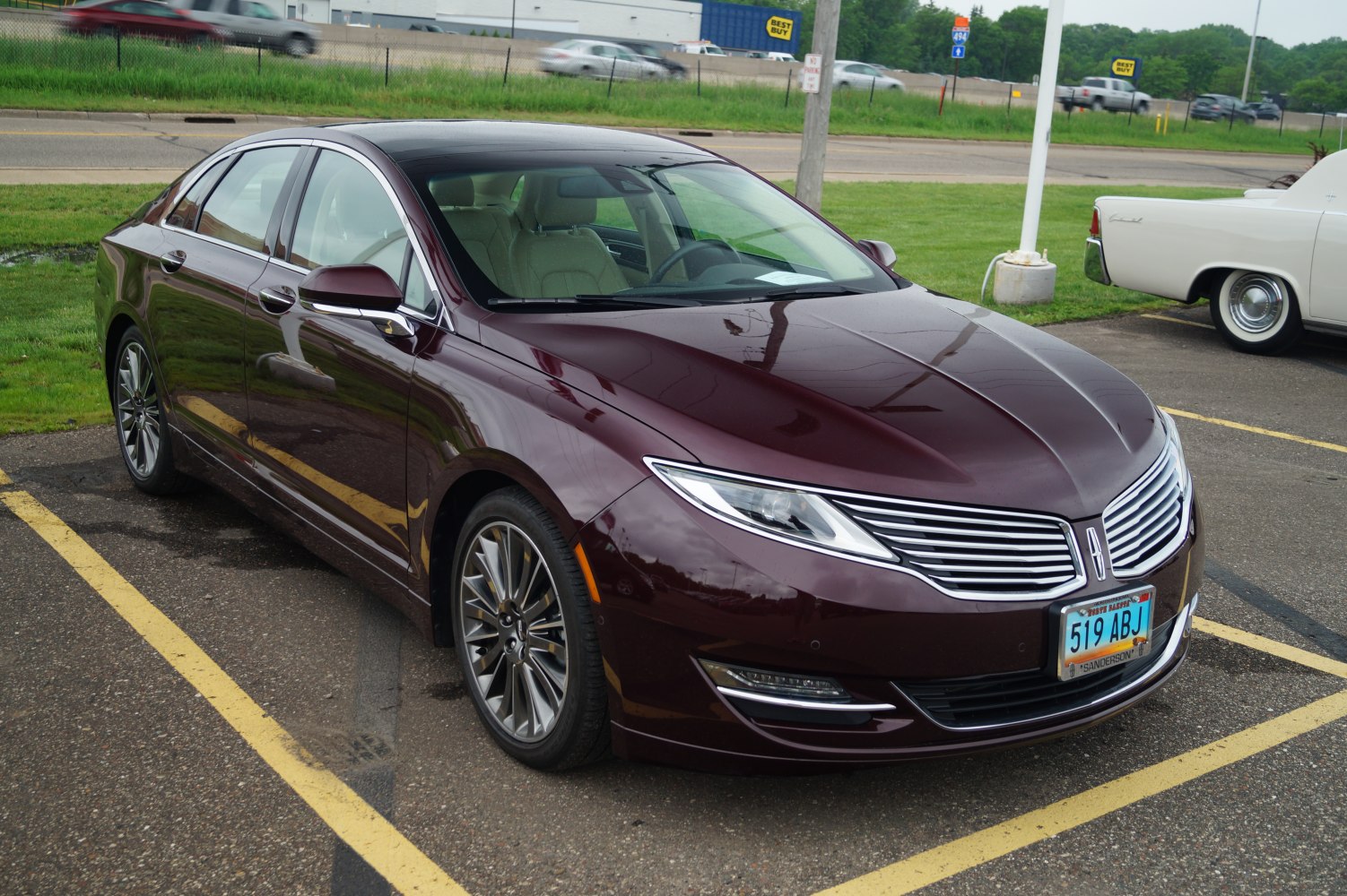 Front grille and headlight design of a sedan car