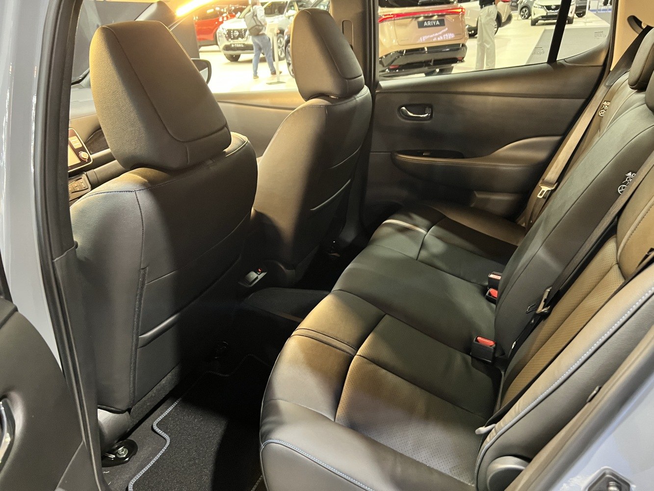 Spacious rear leather seats with ergonomic design and seat belts