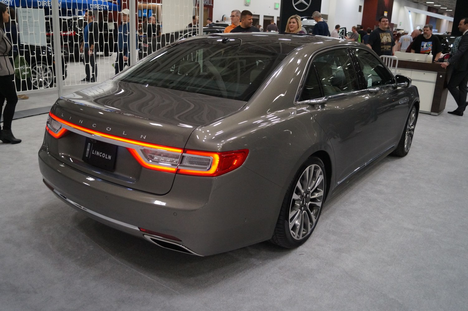 Rear view with illuminated LED light bar and modern alloy wheels