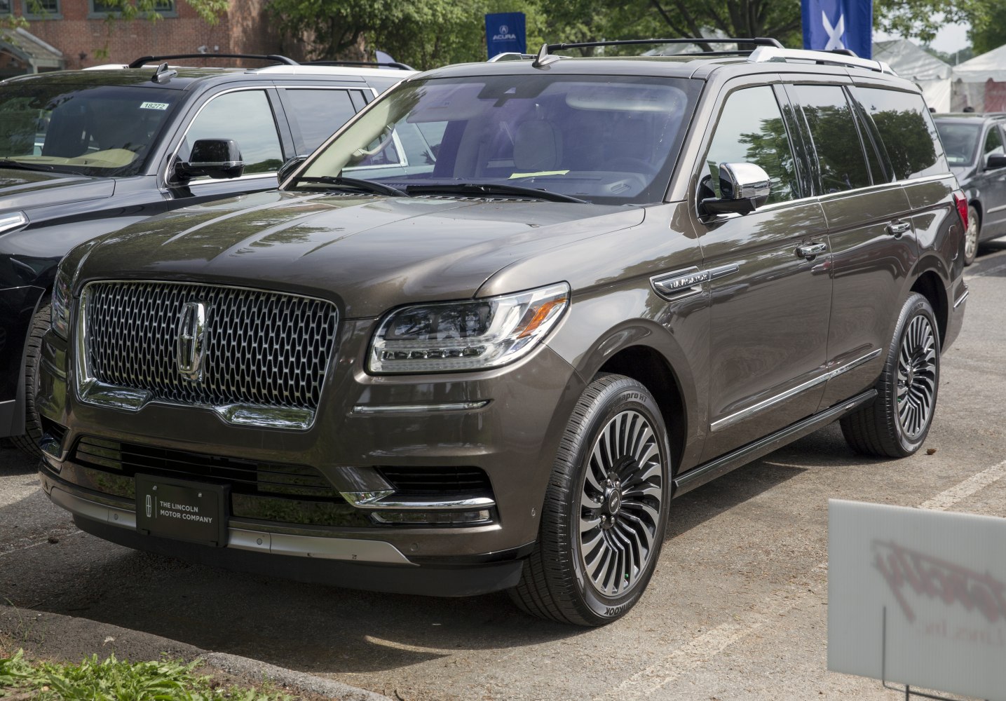 Full-size luxury SUV with distinctive grille and LED headlights
