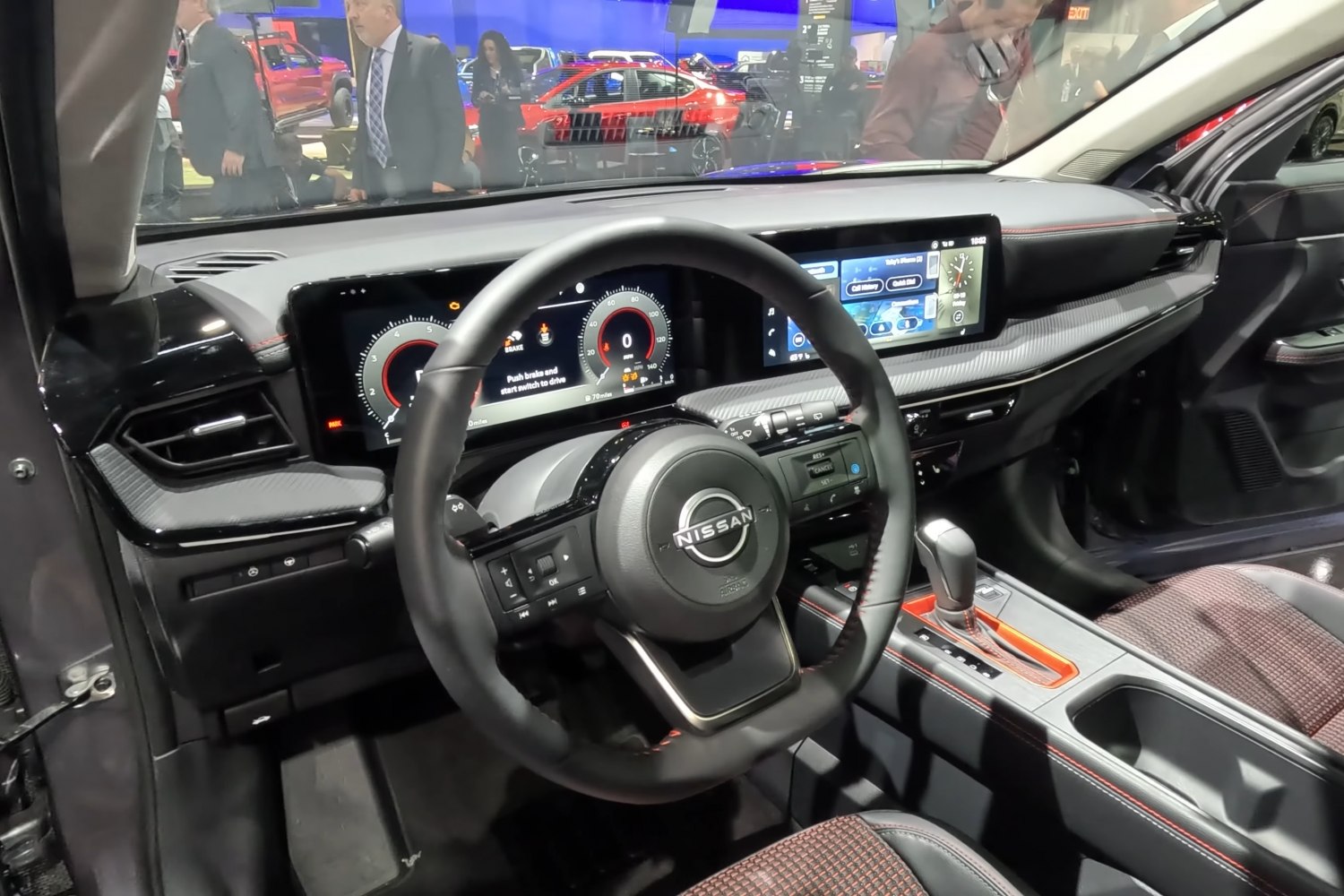 Digital dashboard and multifunction steering wheel with touchscreen display