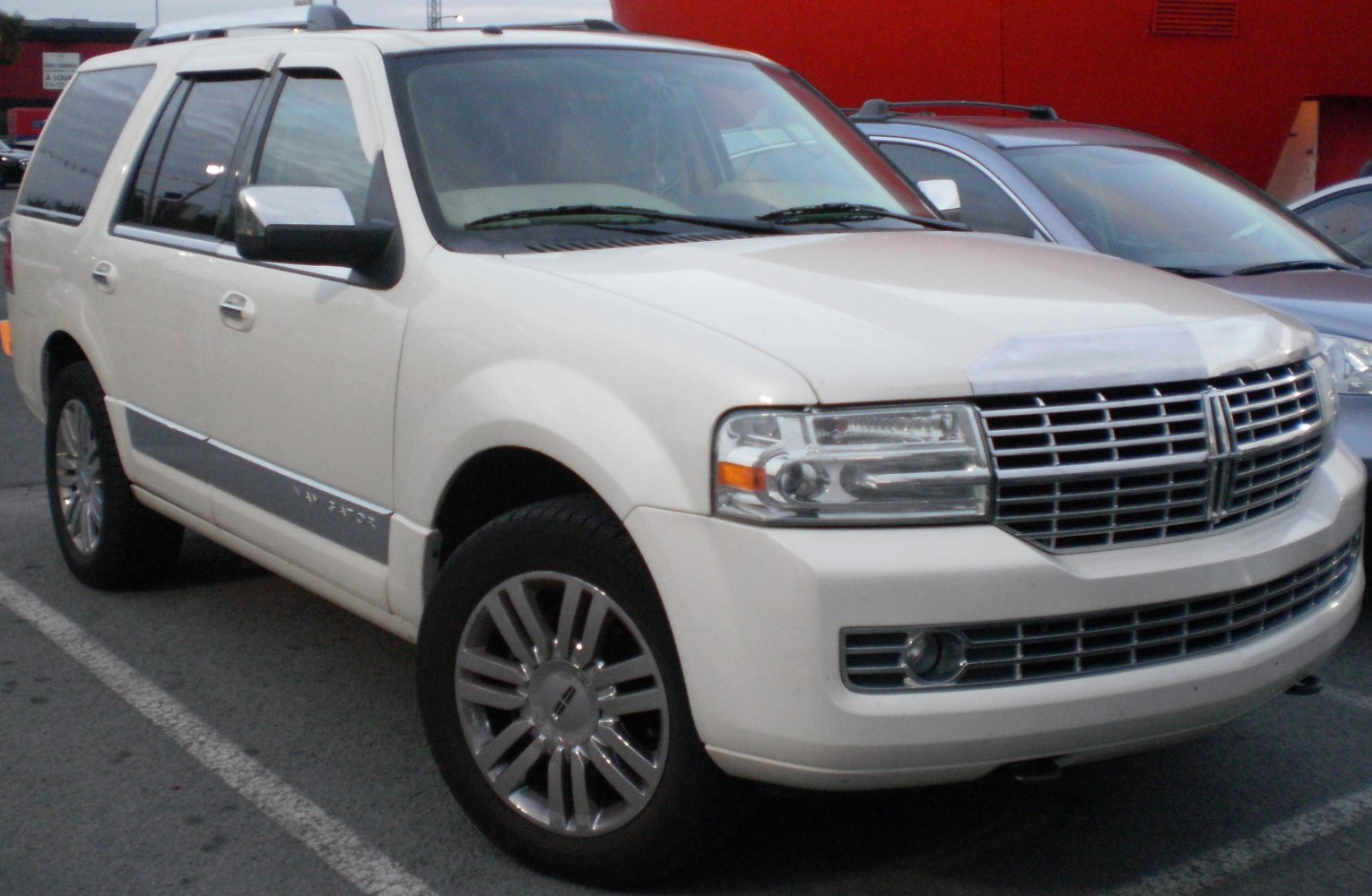 Front view of SUV with chrome grille and alloy wheels
