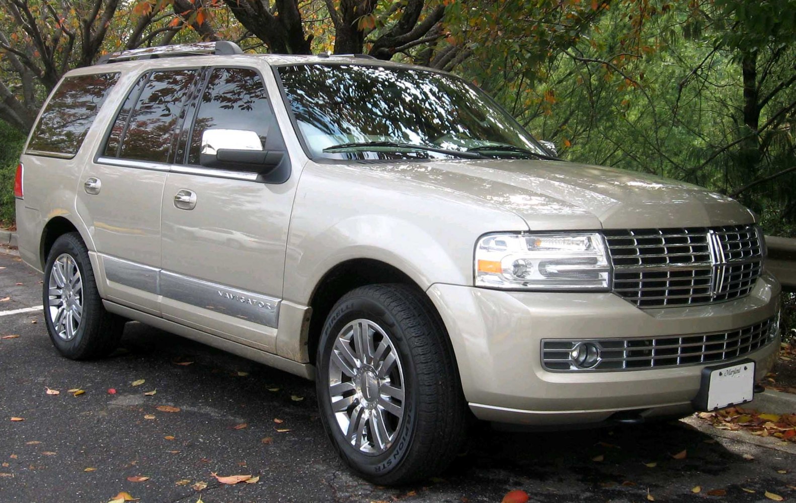 Luxury full-size SUV front three-quarter with distinctive grille and alloy wheels